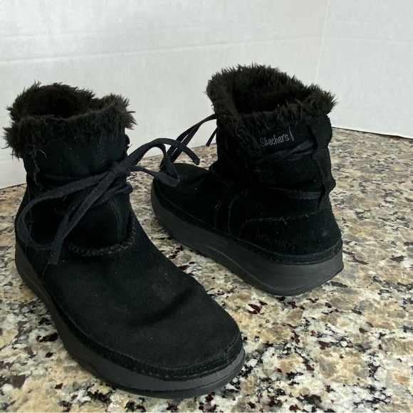 Skechers Chalet Snow Day Leather Faux Fur Lined Black Suede ToneUps Boots 6 - Picture 2 of 10